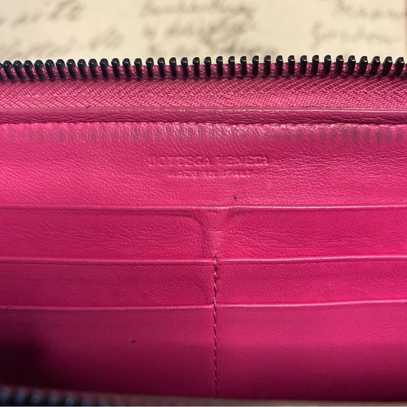 EUC Bottega Veneta Lambskin Intrecciato Long Round Zipper Wallet - Picture 11 of 14